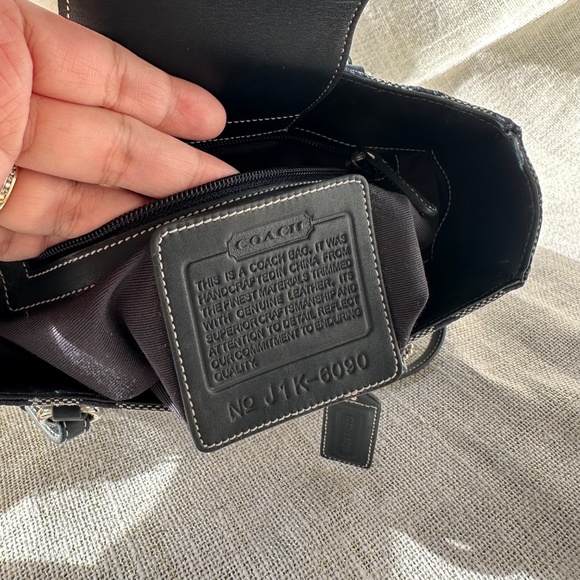 Coach Signature Canvas Tote (J1K‑6090) - Picture 15 of 16